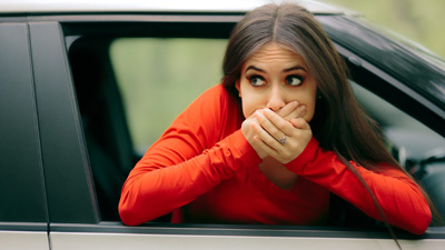 यात्रा के दौरान होती है उल्टी? जानें इसे ठीक करने के आसान घरेलू उपाय