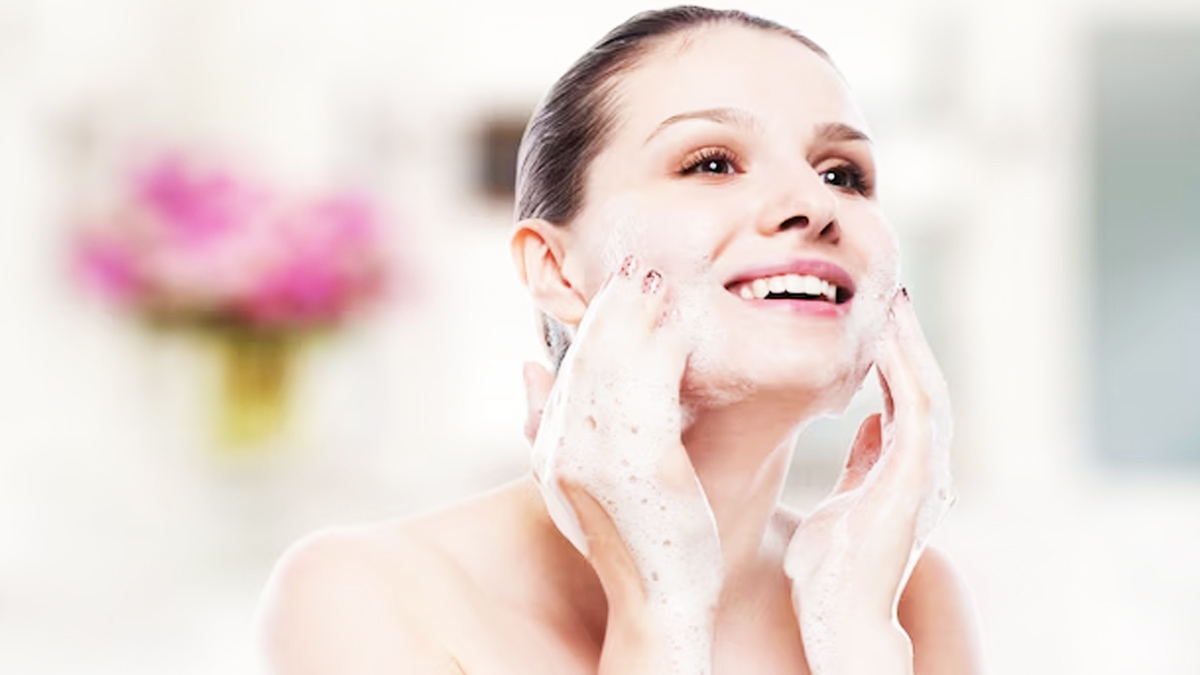 how to wash face with baking soda and coconut oil in hindi