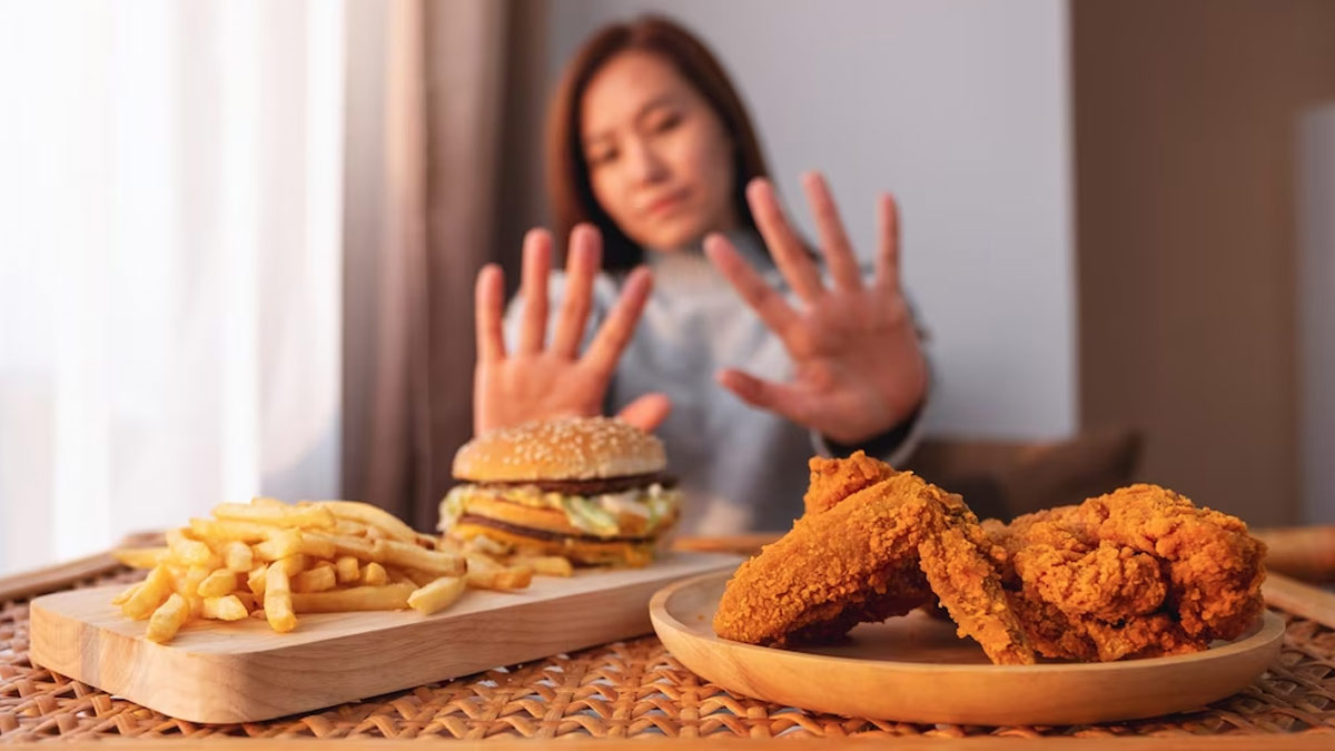 Foods To Avoid During Flu In Monsoon in hindi