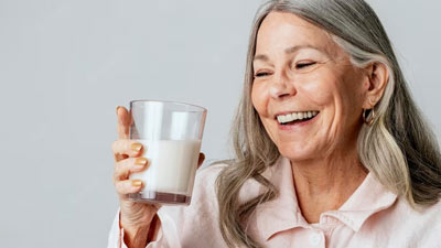 बुजुर्गों के ल‍िए कौन-सा दूध ज्‍यादा सेहतमंद होता है? एक्‍सपर्ट से जानें  
