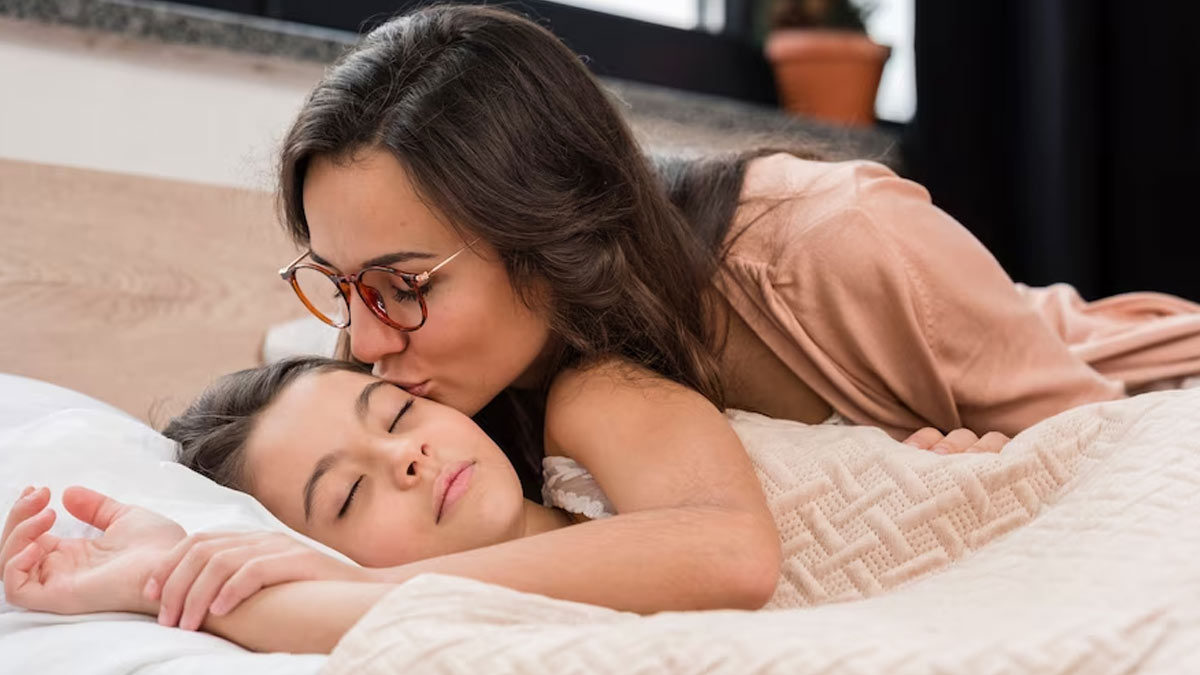 Sleep Talking: बच्चा सो रहा है, तो उसके साथ करें बातचीत, मिलते हैं कई जबरदस्त फायदे
