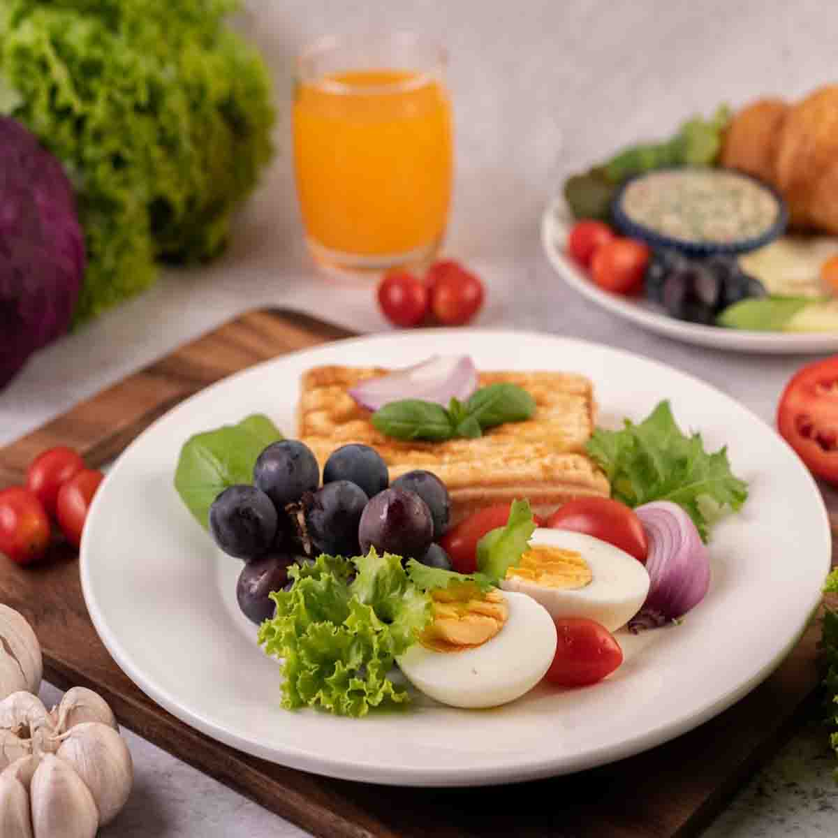 how-late-is-too-late-for-breakfast-when-is-the-best-time-onlymyhealth