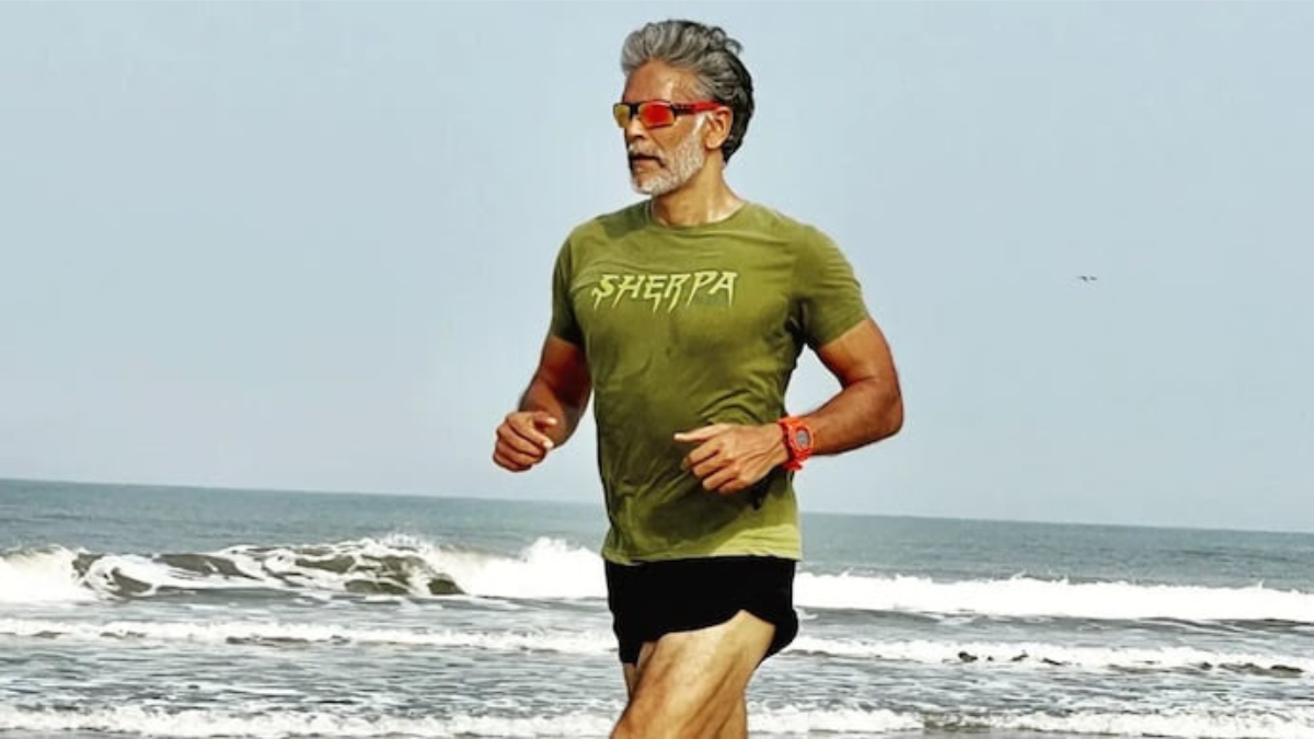 मिलिंद सोमेन ने Clapping Pushups करते हुए शेयर किया वीडियो, जानें इससे होने वाले फायदे 