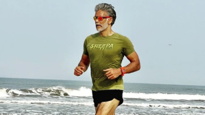 मिलिंद सोमेन ने Clapping Pushups करते हुए शेयर किया वीडियो, जानें इससे होने वाले फायदे 