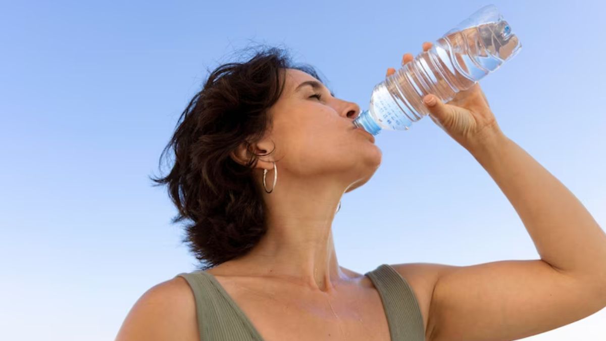 Water Toxicity: महिला ने 20 मिनट में पिया 2 लीटर पानी, वॉटर टॉक्सिसिटी से हुई मौत