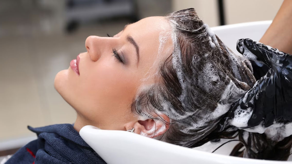 how to clean hair with dandruff 