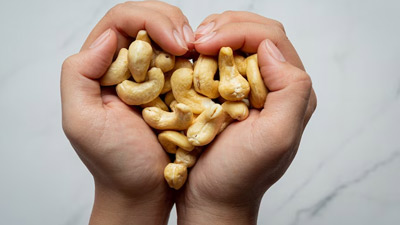 5 Surprising Health Benefits Of Cashew Nuts And Ways To Consume It