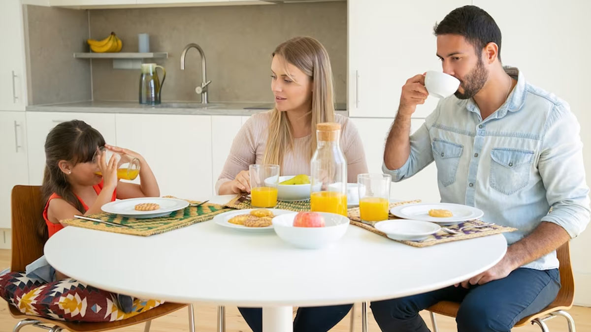 family-breakfast