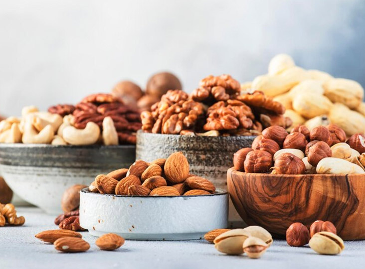 Right Time To Eat Soaked Almonds And Walnuts In Hindi