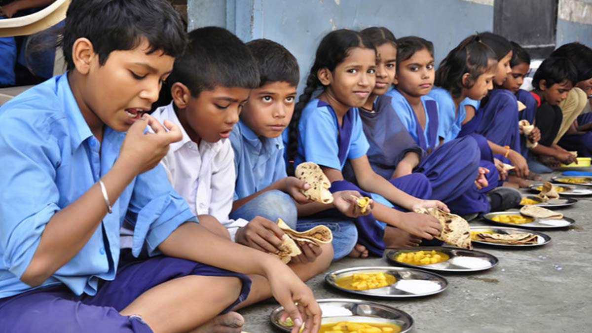 दिल्ली के सरकारी स्कूल में मिड डे मील का एक्सपायर जूस पीने से 108 बच्चे बीमार, कराना पड़ा अस्पताल में भर्ती