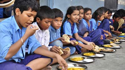 दिल्ली के सरकारी स्कूल में मिड डे मील का एक्सपायर जूस पीने से 108 बच्चे बीमार, कराना पड़ा अस्पताल में भर्ती