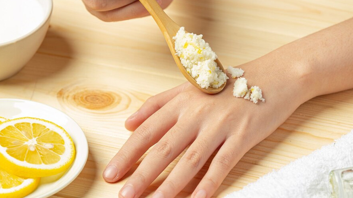 exfoliating-hands