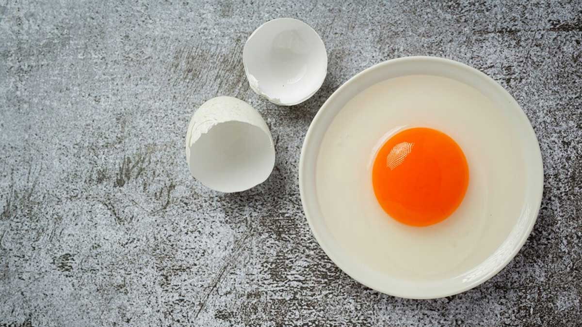 Egg Yolk Benefits And When To Remove It Onlymyhealth 9171