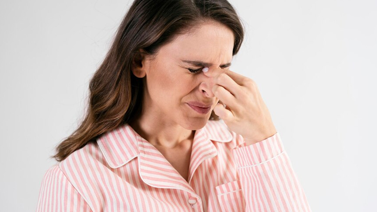 Massage These Points To Relieve Sinus Headache in hindi