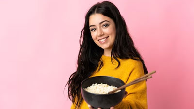 चावल खाना पसंद है और ज्यादा खा लेते हैं तो अपनाएं ये टिप्स, नहीं होगी ओवरईटिंग