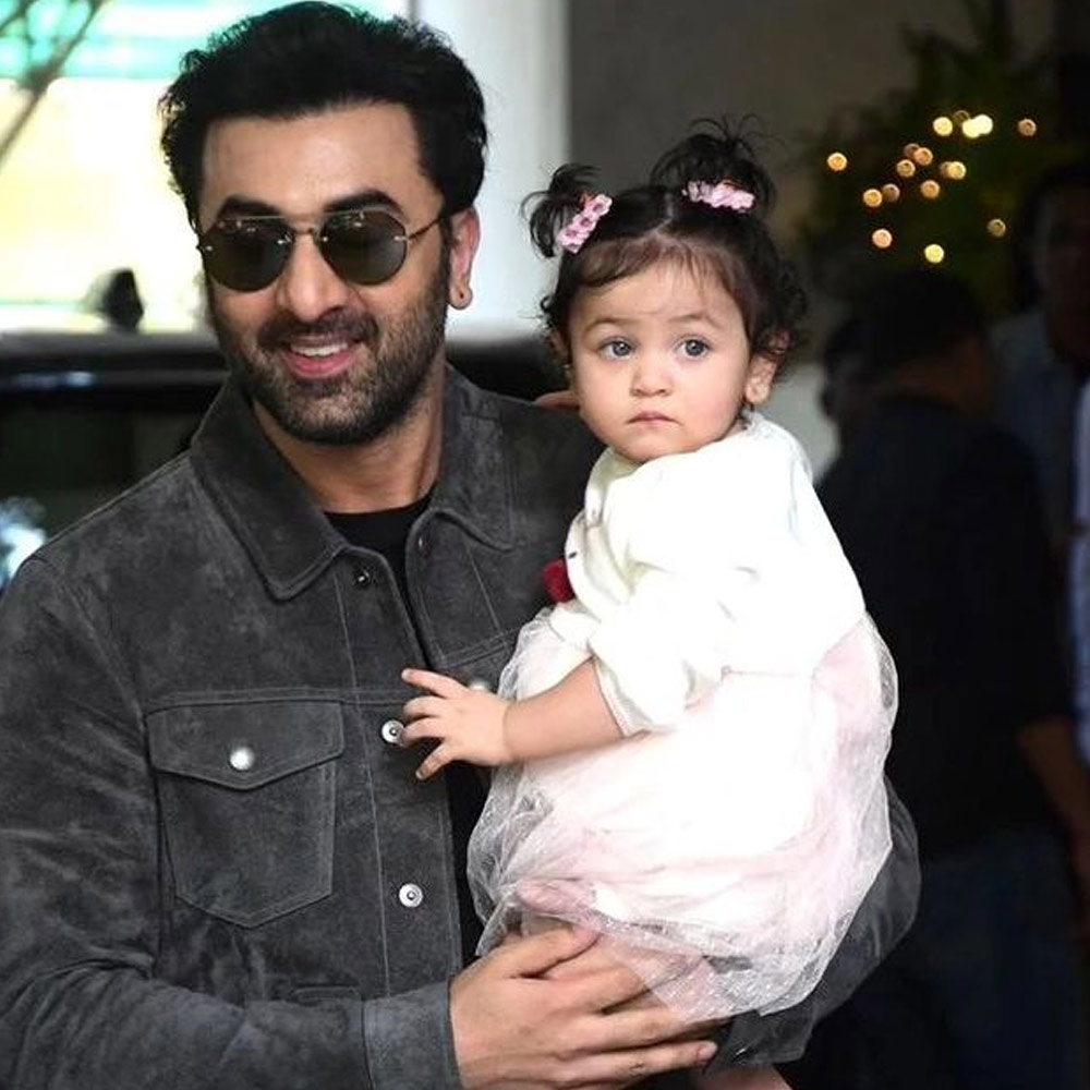 Ranbir Kapoor Reveals Daughter's Face: Netizens Compares Her to Raj ...