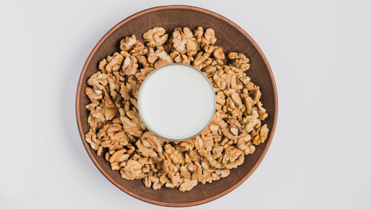Health Benefits of Milk and Walnut