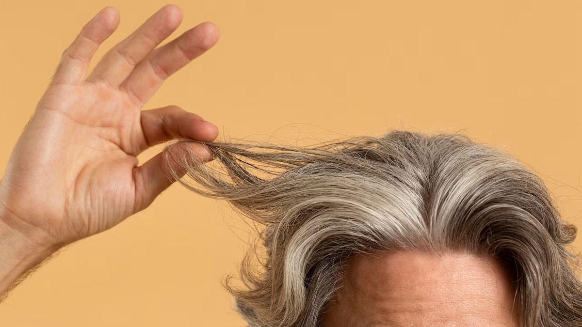 ये 5 गलतियां बालों में कम कर सकती हैं मेलेनिन प्रोडक्शन, जिससे बाल हो सकते हैं सफेद और बेजान