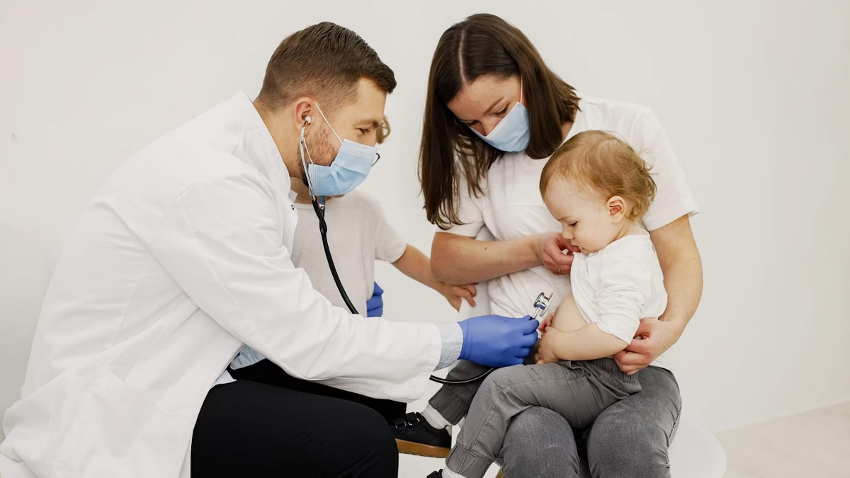 बच्चों को पेट में इंफेक्शन होने पर दिखते हैं ये लक्षण, डॉक्टर से जानें इसका इलाज symptoms and