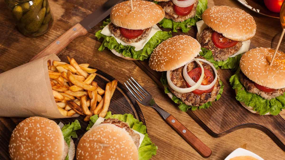 foods to avoid for better digestion in hindi