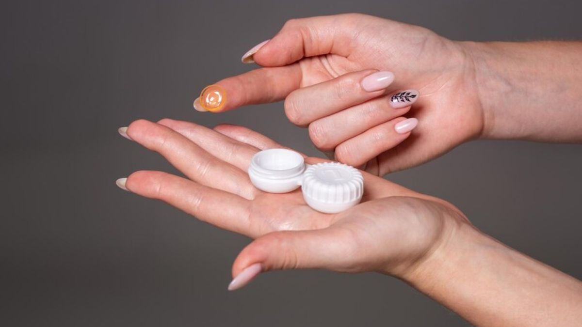 Side Effects of Coloured Contact Lenses