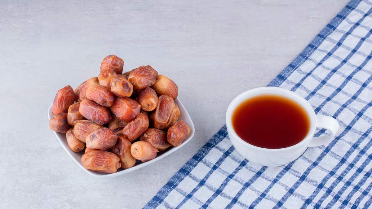 कब्ज दूर करने में मदद कर सकता है छुहारा, इन 4 तरीकों से करें सेवन how