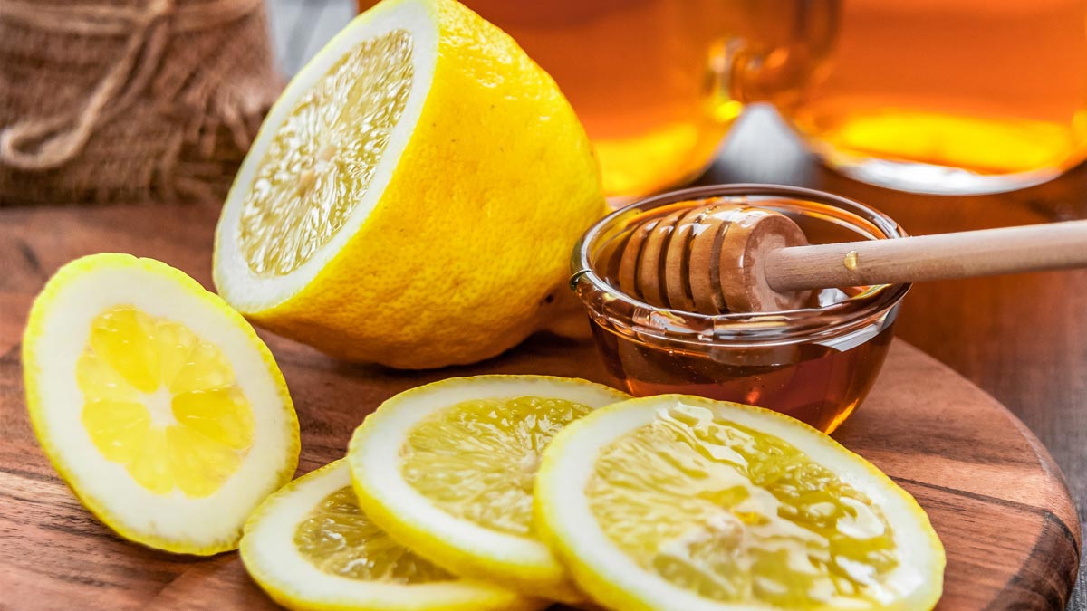 Nimbu-Me-Kya-Milakar-Chehre-Par-Lagaye