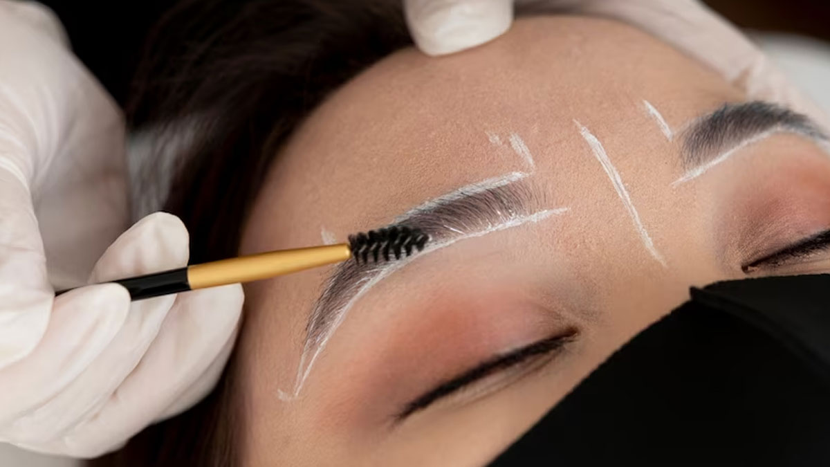 Aloe vera and Coconut Oil for thick eyebrows in hindi