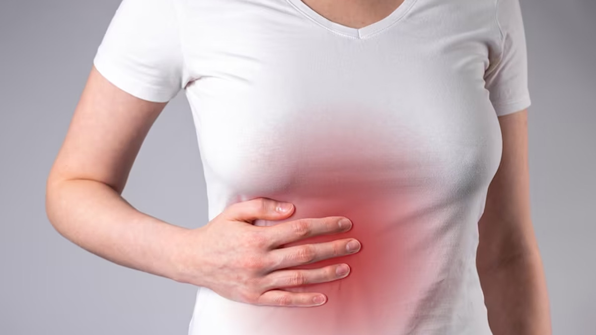 Stomach Ache Shooting To The Back? May Be A Sign Of Inflamed Pancreas, Expert Explains 