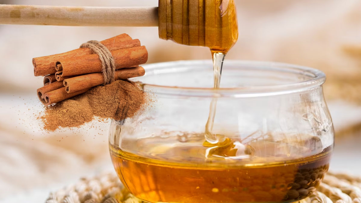 How-To-Use-Cinnamon-For-Glowing-Skin