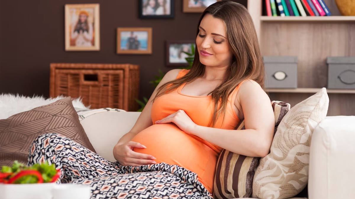 Health Benefits of Banana and milk in Pregnancy in Hindi