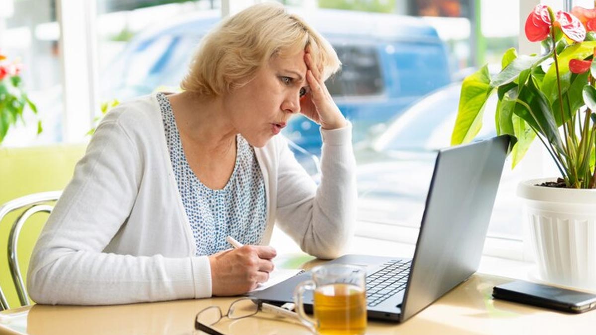 Hot Flashes At Work? Here Is How You Can Manage It