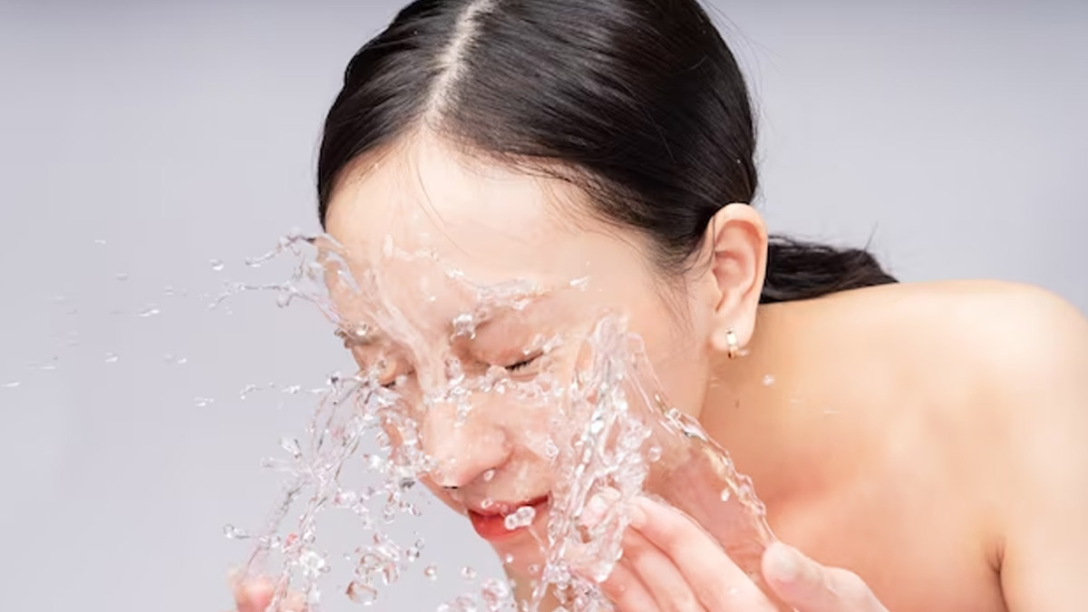 what to do if holi colour get into eyes