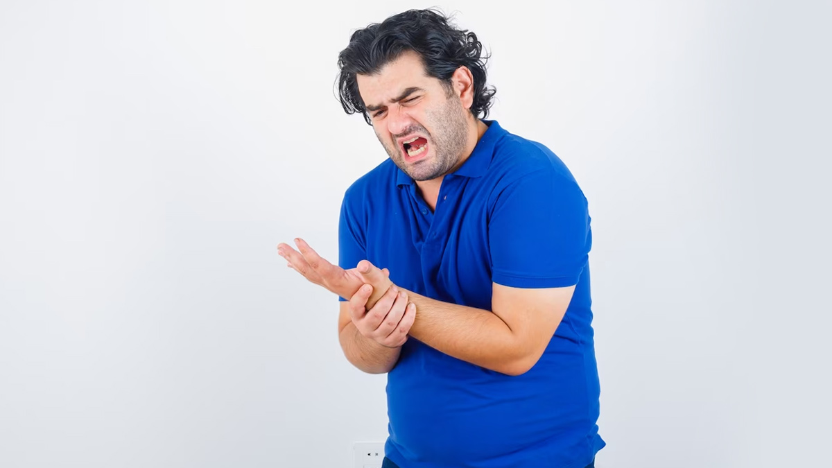 pain in shoulder and hand 