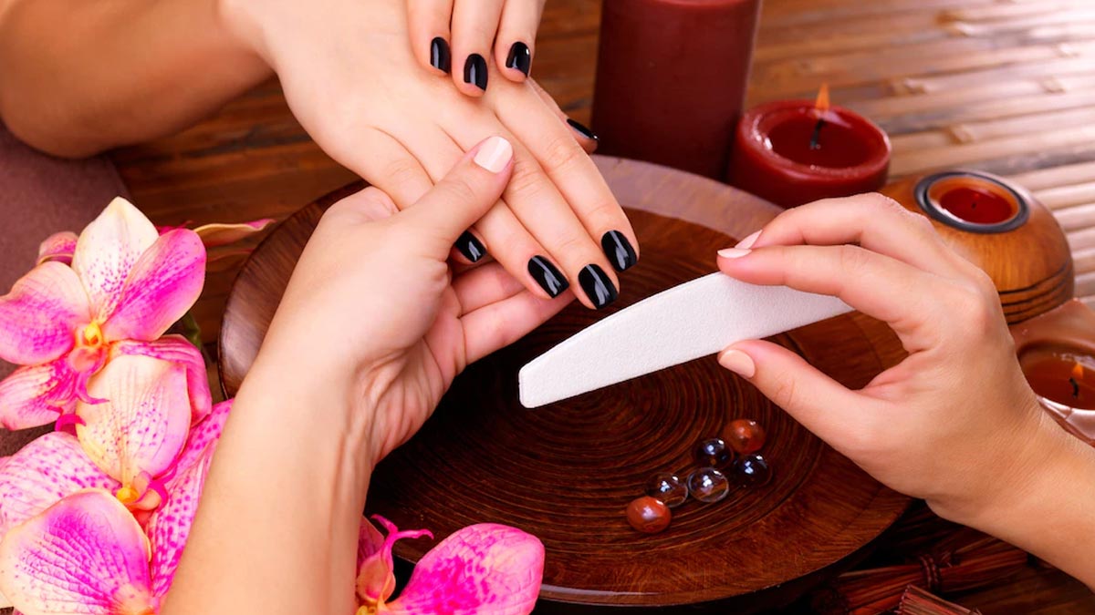 Nail Care Tips After Manicure In Hindi | मैनीक्योर के बाद नाखूनों की देखभाल  कैसे करें?