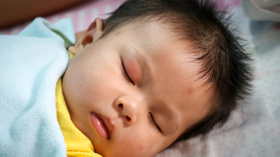 शिशु की आंख में सूजन के साथ नजर आएं ये 5 लक्षण, तो तुरंत लें डॉक्‍टर की मदद 