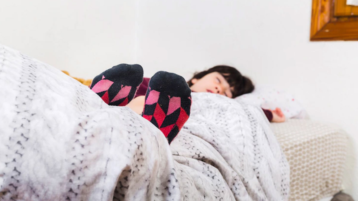 Did you know that wearing socks in bed is good for health?