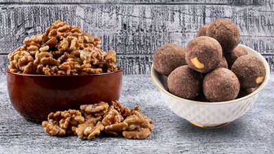Walnut Ladoo: सर्दियों में स्वस्थ्य रहने के लिए खाएं पौष्टिक अखरोट लड्डू, जानें फायदे और रेसिपी