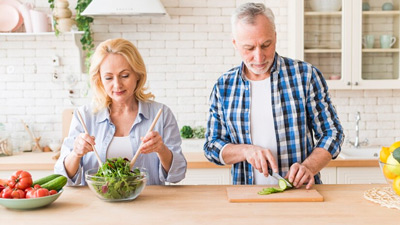 सर्दियों में बुजुर्गों को हेल्दी रखने के लिए जरूरी हैं ये विटामिन, एक्सपर्ट से जानें फूड लिस्ट