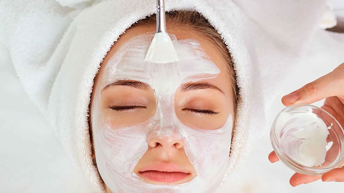 apply face mask in winters