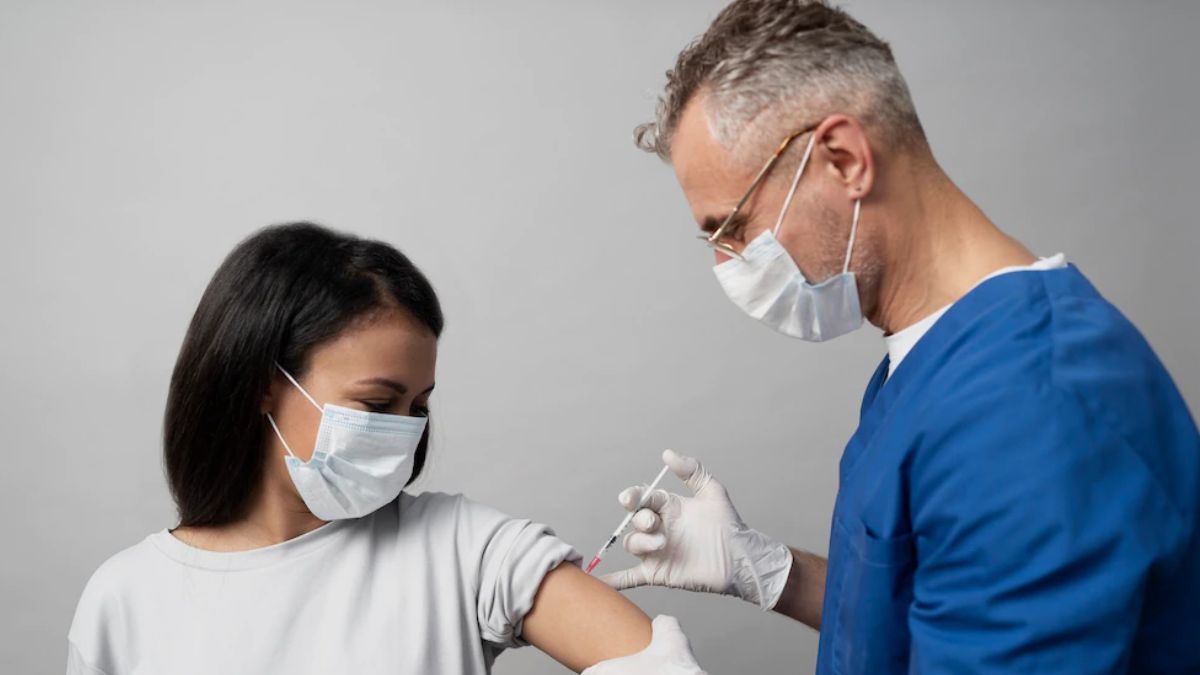 'कोविड वैक्सीन के नहीं हैं साइड इफेक्ट्स'- वायरल अफवाह पर स्वास्थ्य मंत्रालय की सफाई