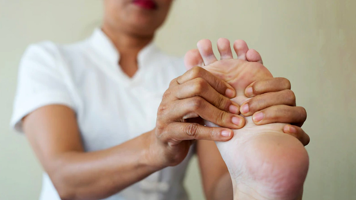 Expert Explains Benefits Of Foot Massage As Per Ayurveda | OnlyMyHealth