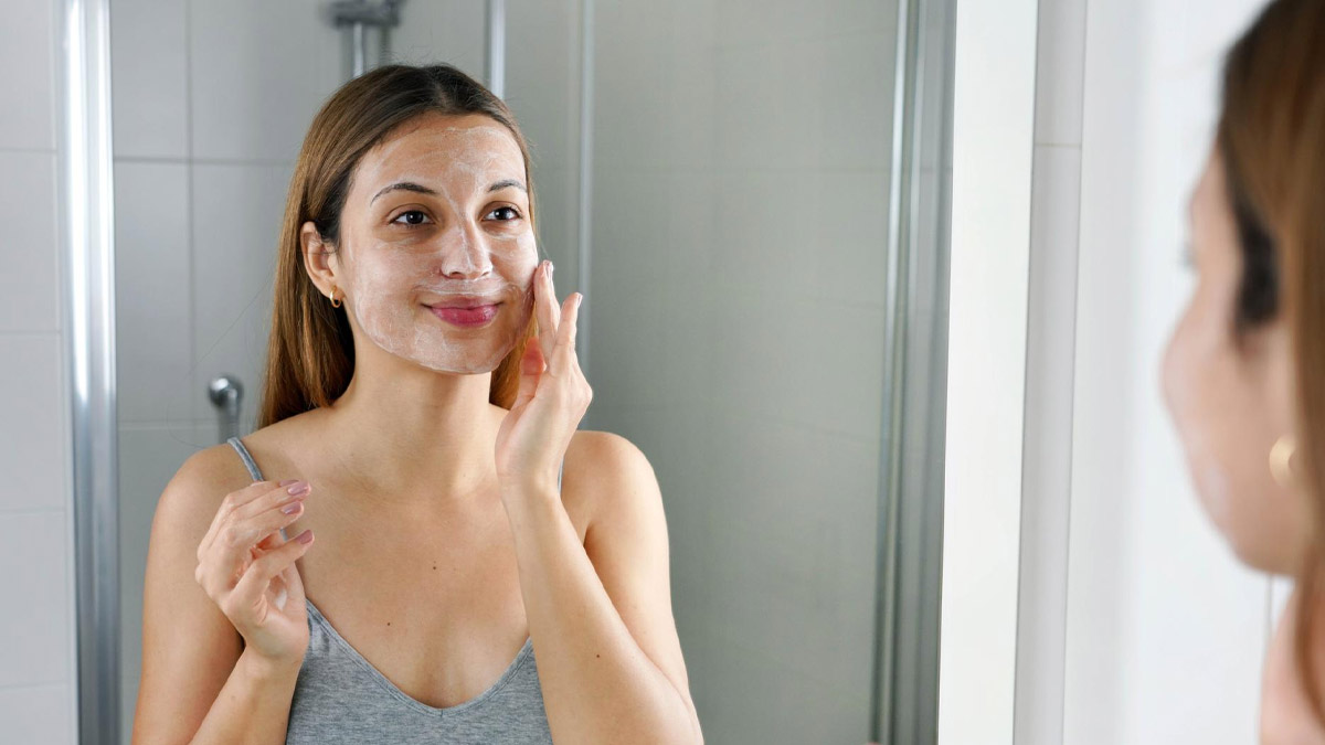  how to clean face with tomato in hindi