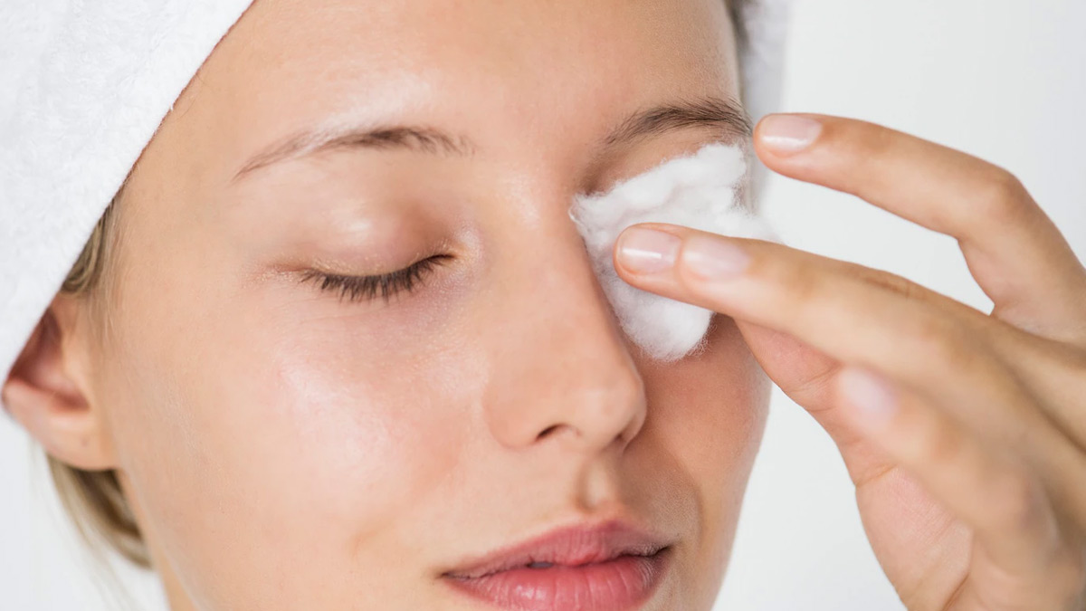 how to clean face with honey in hindi