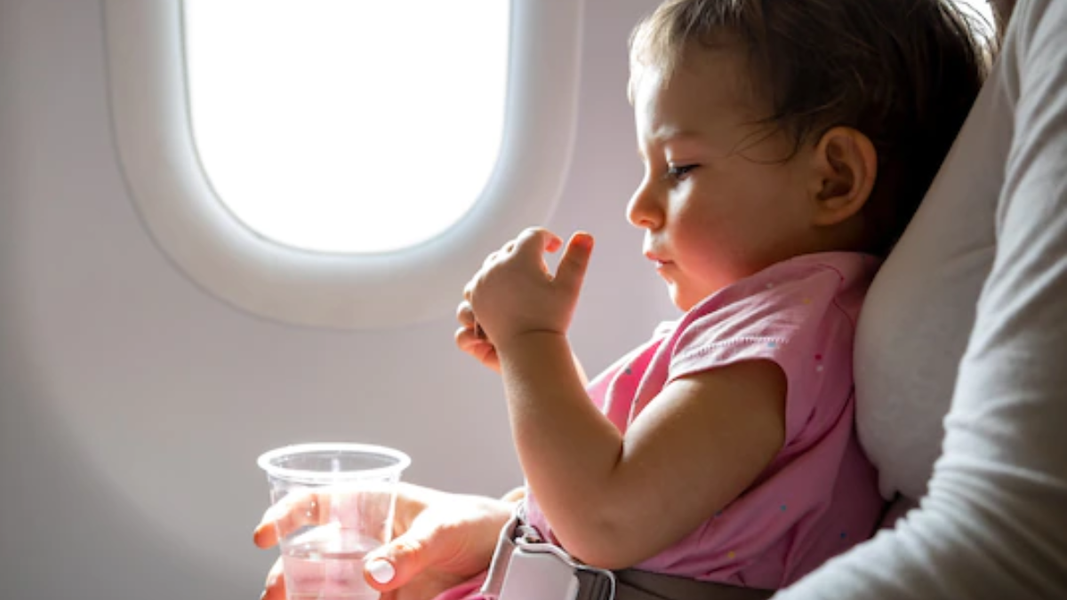 Keep these things in mind while traveling by air with small children, there will be no health related problems