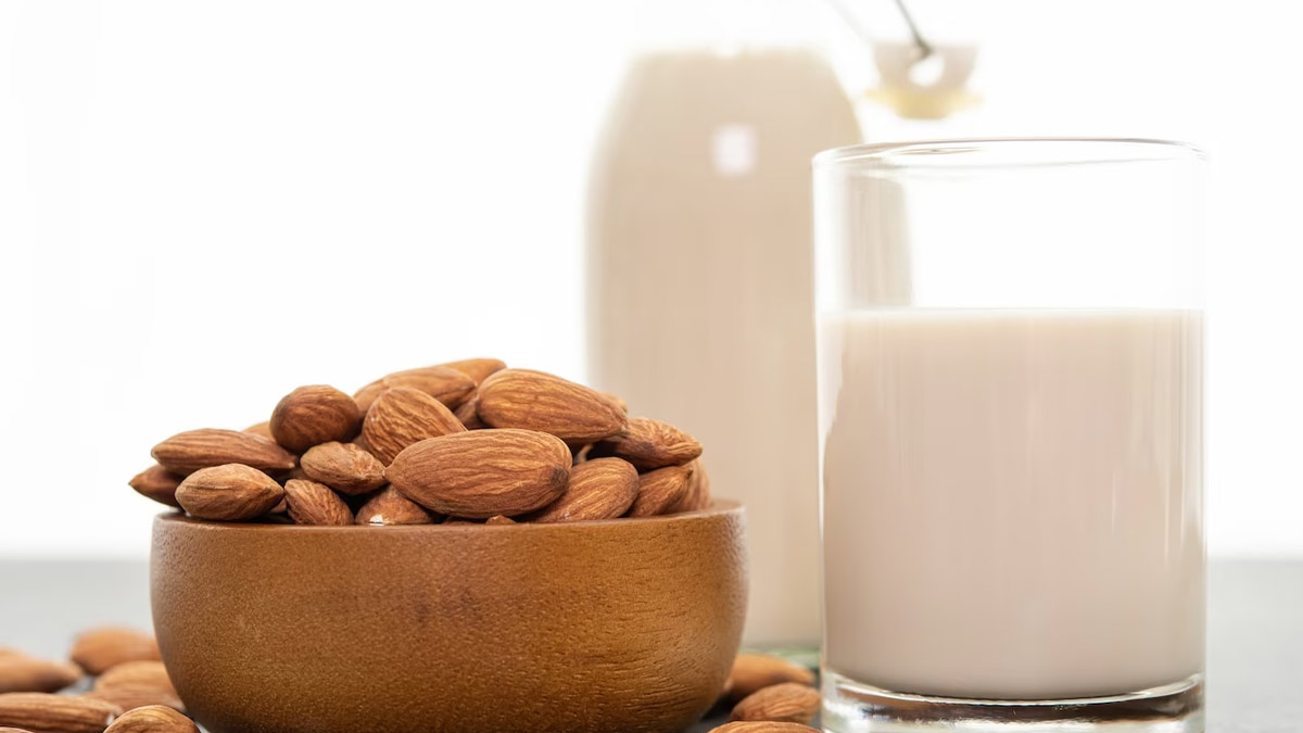 Almond Soaked In Milk Overnight Benefits