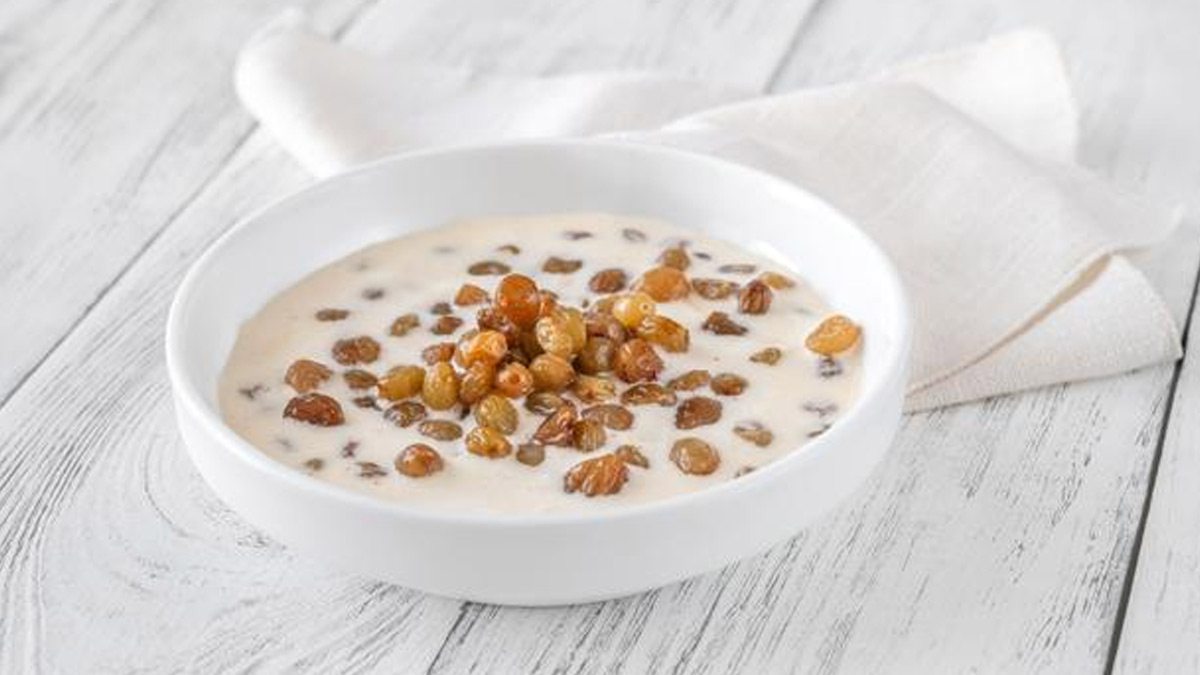 Black Raisins Soaked In Milk Overnight Benefits