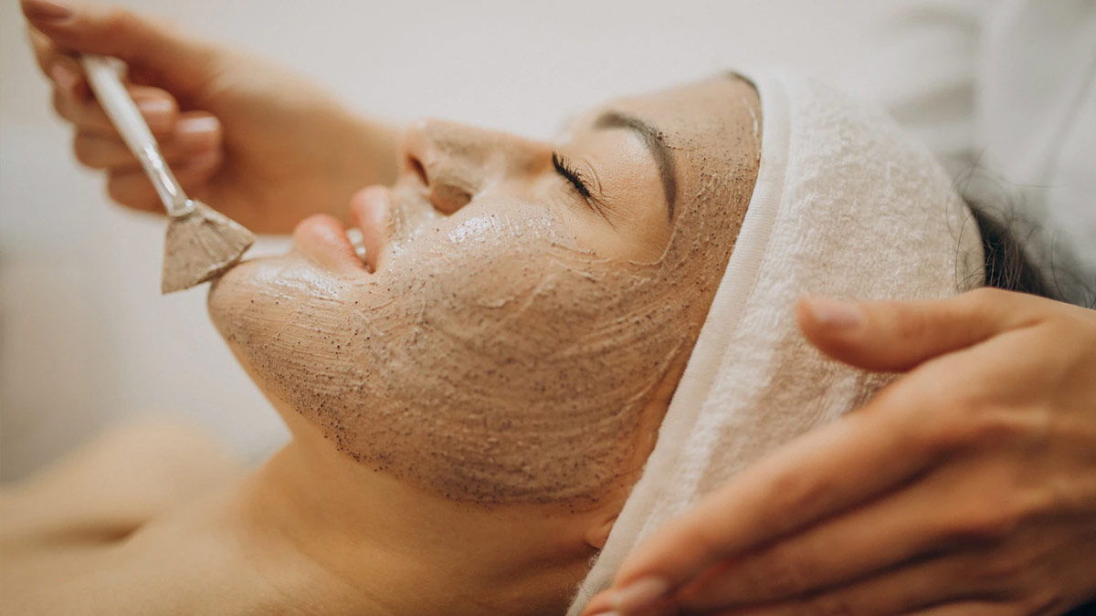Multani Mitti And Coconut Oil Face Pack