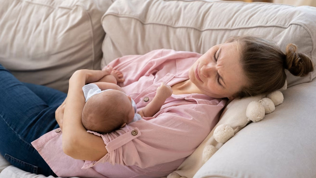 Side Effects Of Breastfeeding While Lying Down in hindi