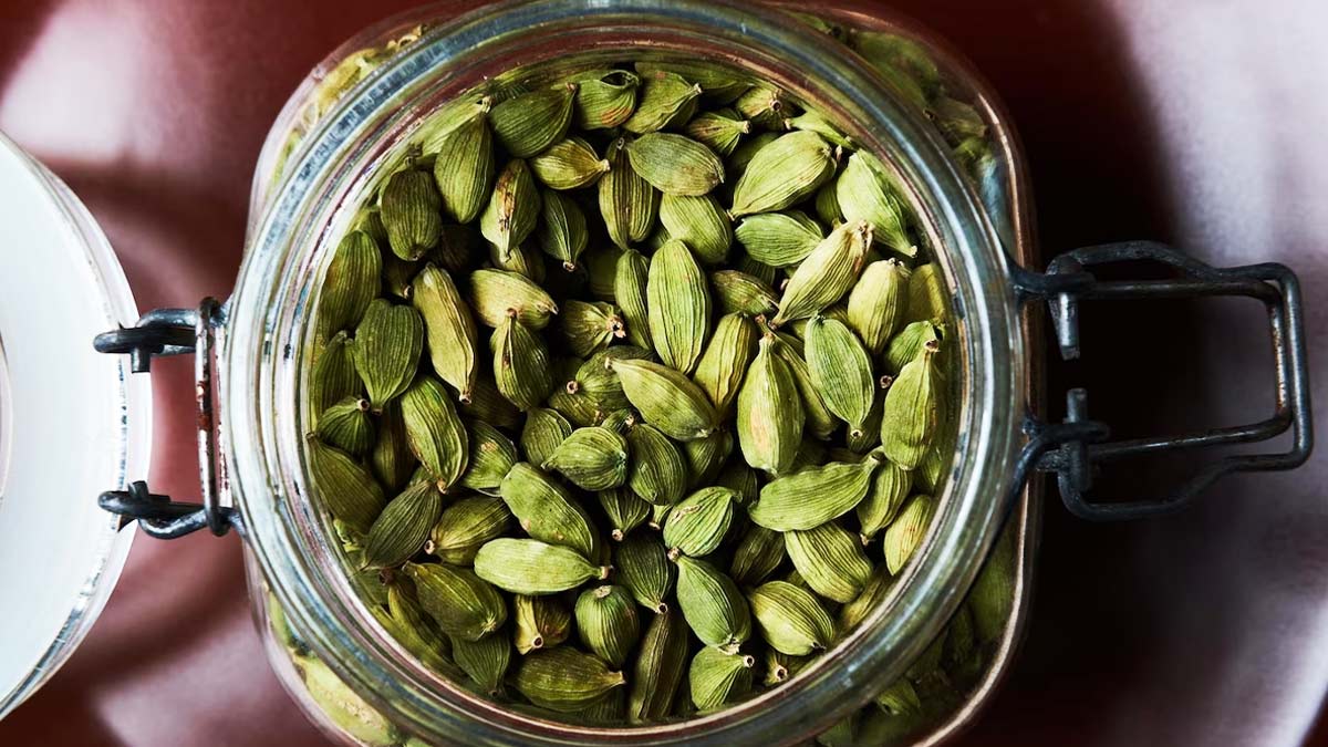 क्‍या इलायची खाने से दूर होती है एंग्‍जाइटी? एक्‍सपर्ट से जानें